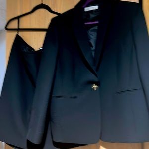 Tahari 2 piece suit. Stunning!  Perfect condition. Size 16